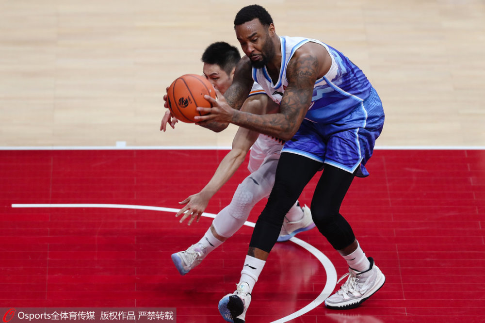芝加哥公牛调整名单备战CBA季后赛罗马集结日完成体检，今夜丹佛掘金扳平良机看傻球迷的简单介绍